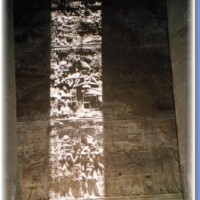 medium_Binnen in Horus tempel in Edfu