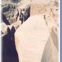 medium_onvoltooide obelisk